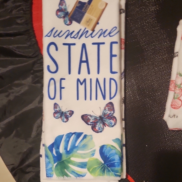 Set Of Four Kitchen Towels - Picture 5 of 5